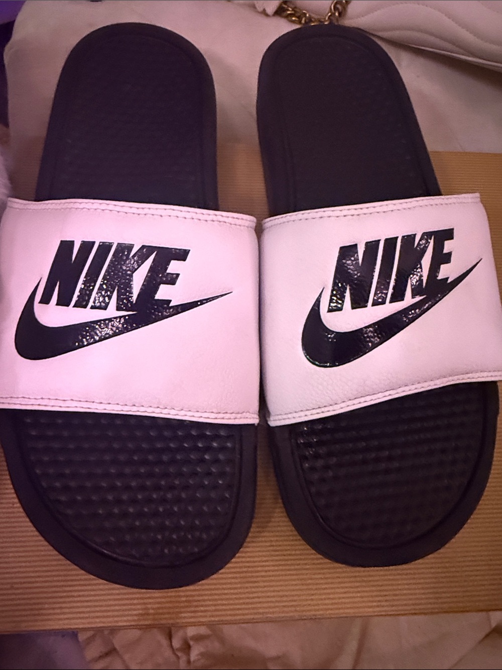 Nike Black and White Slide l